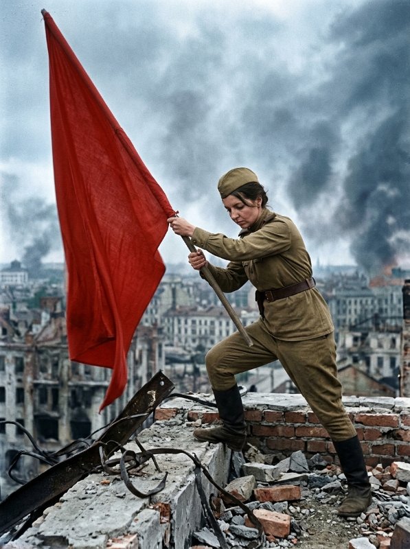 Со Знаменем Победы!